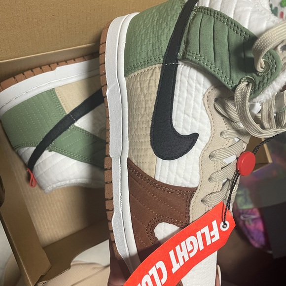 Dunk High 1’s - Picture 2 of 4